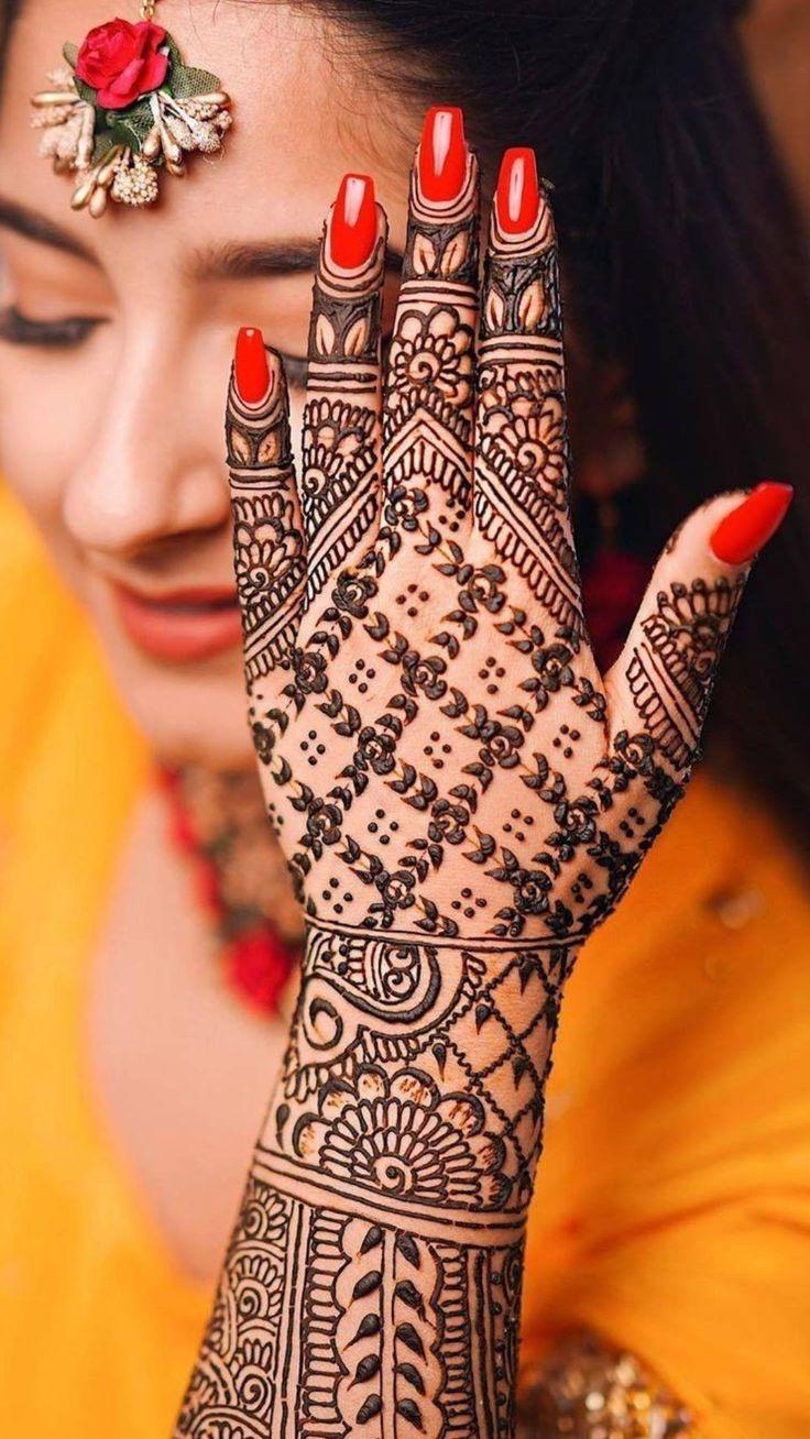 Couple Mehndi Photography Pose