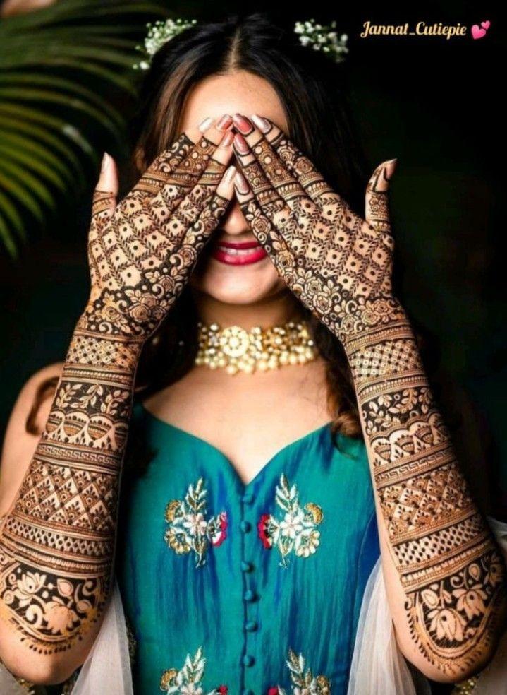 Couple Mehndi Photography Pose