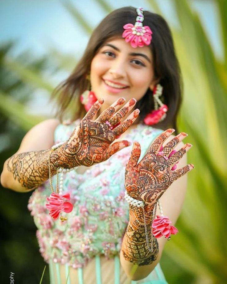 Couple Mehndi Photography Pose