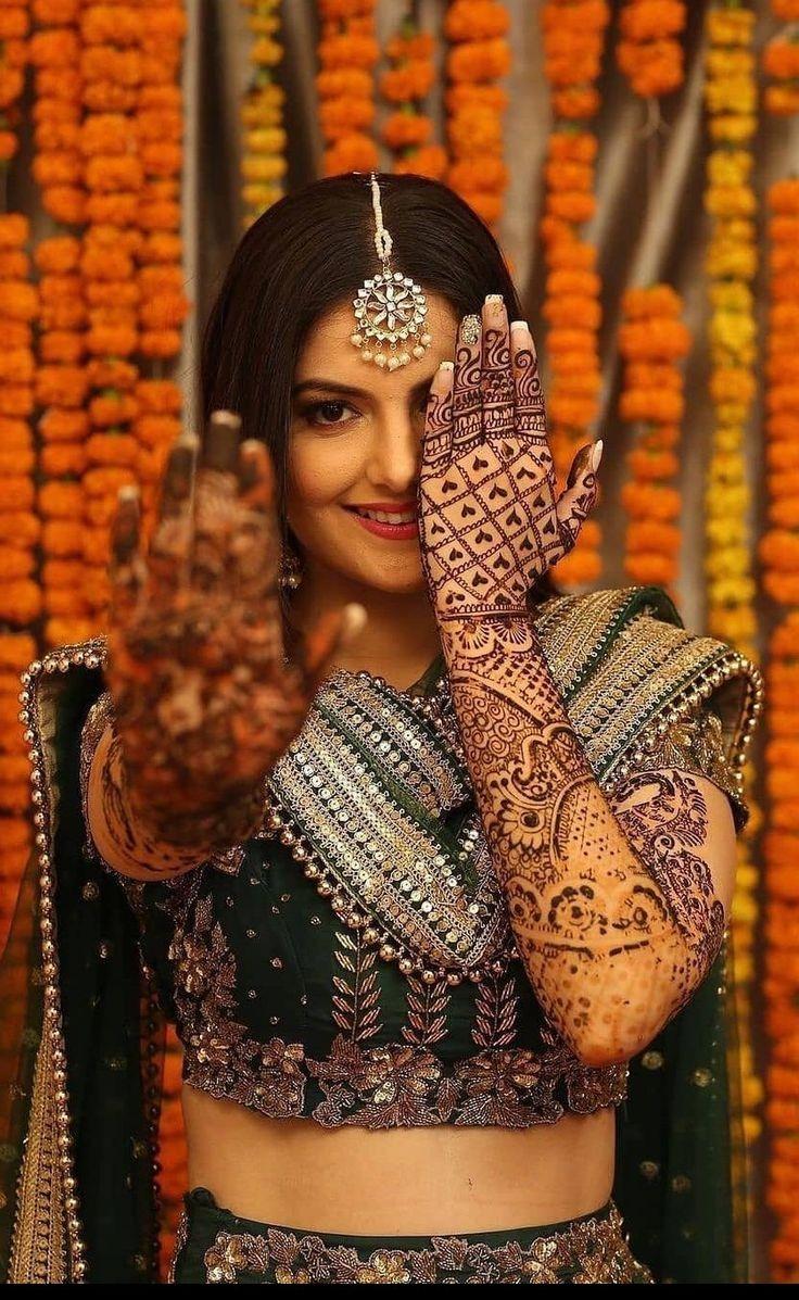 Couple Mehndi Photography Pose