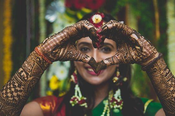 Couple Mehndi Photography Pose