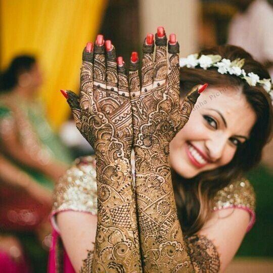 Couple Mehndi Photography Pose