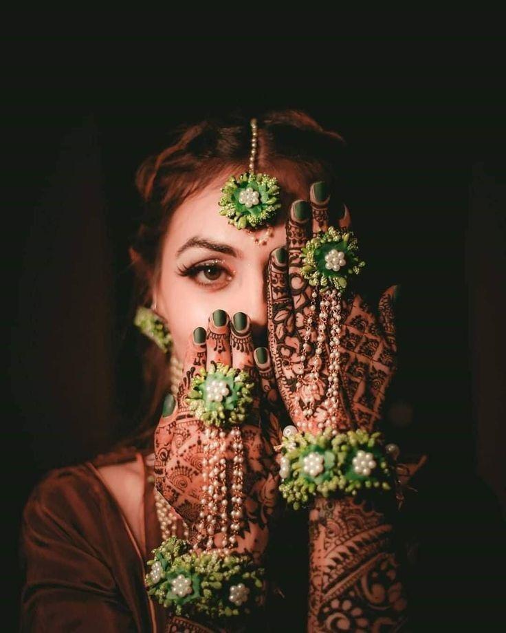 Couple Mehndi Photography Pose