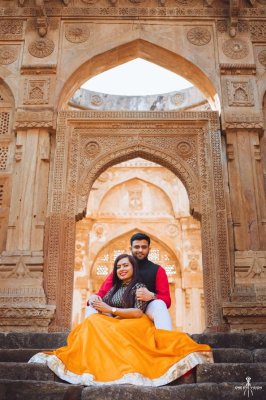 Couple Pre Wedding Photography Pose