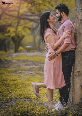 Couple Pre Wedding Photography Pose