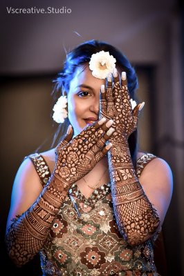 Couple Mehndi Photography Pose