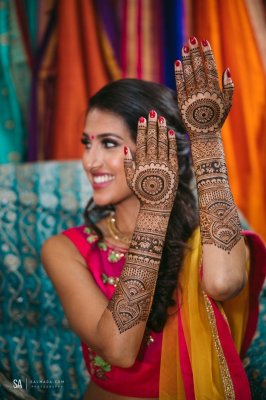 Couple Mehndi Photography Pose