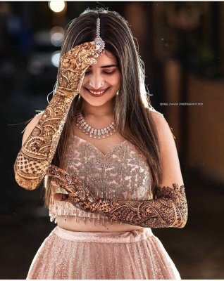 Couple Mehndi Photography Poses