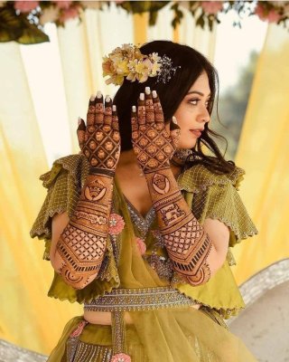 Couple Mehndi Photography Poses