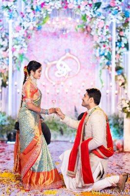 Couple Indian Wedding Photography Pose