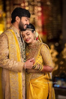 Couple Indian Wedding Photography Pose