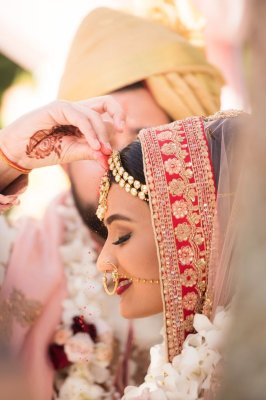 Couple Indian Wedding Photography Pose