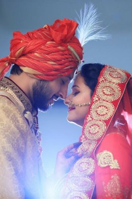 Couple Indian Wedding Photography Poses